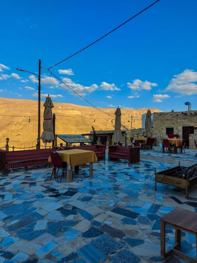 Mumia Restaurant & House Guest House Karak Bagian luar foto