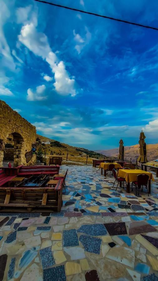 Mumia Restaurant & House Guest House Karak Bagian luar foto