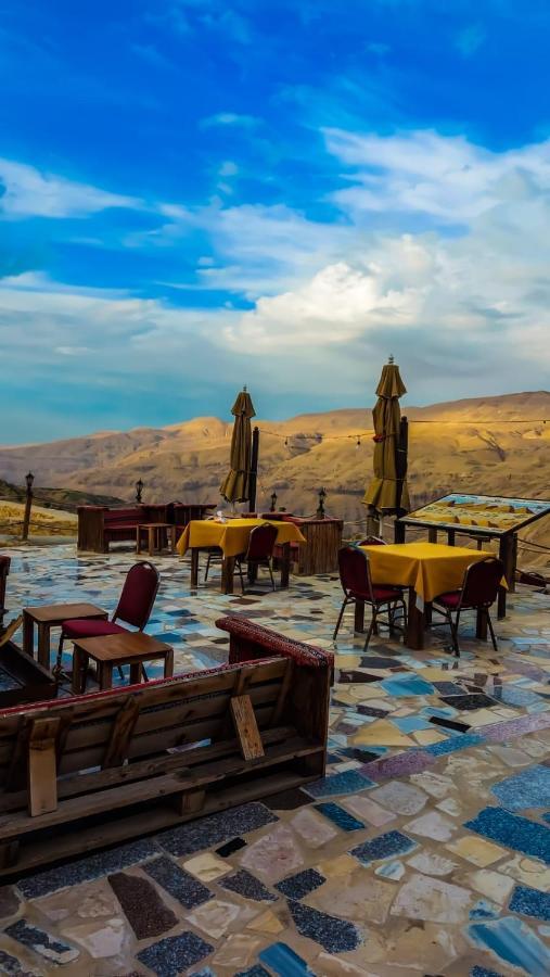 Mumia Restaurant & House Guest House Karak Bagian luar foto